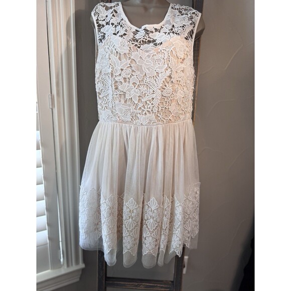 FILLY FLAIR Dress White Lace Feminine Style Large Elegant - Picture 1 of 10